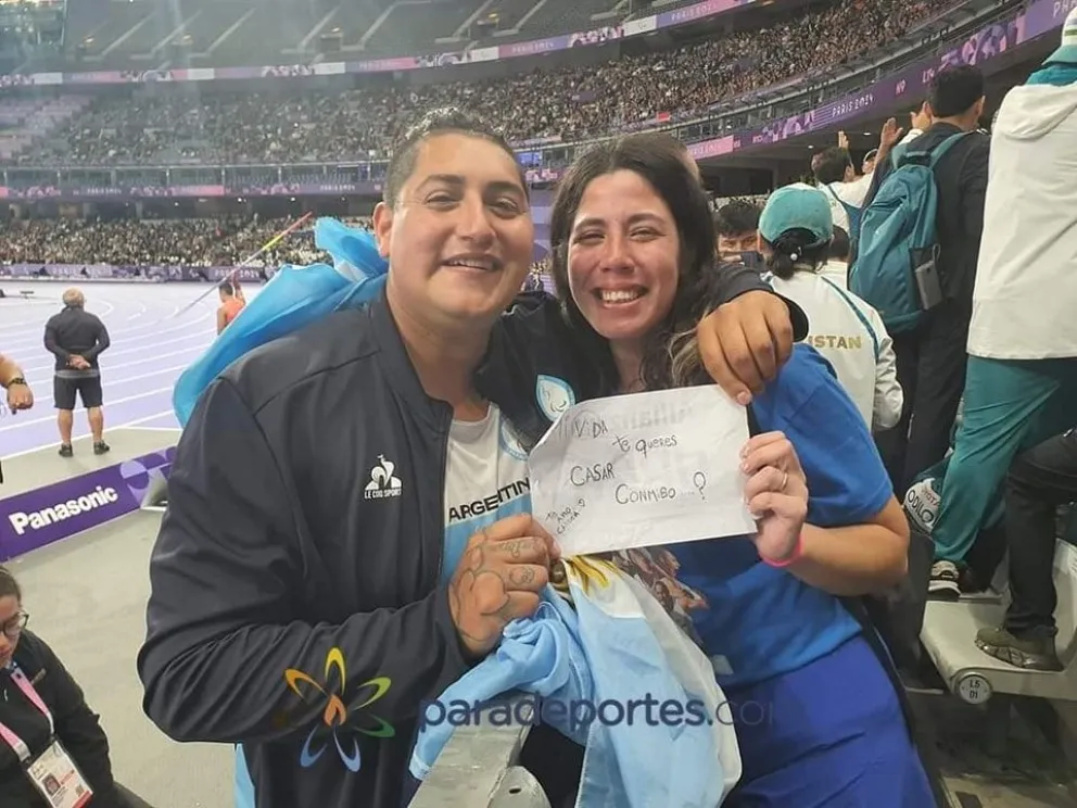   Una historia de amor con final feliz: medalla, propuesta de casamiento y un beso a orillas del Sena