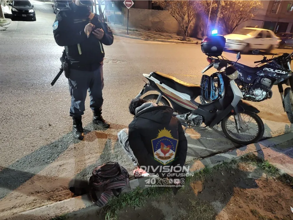 Andaba en una moto robada a toda velocidad y haciendo maniobras peligrosas