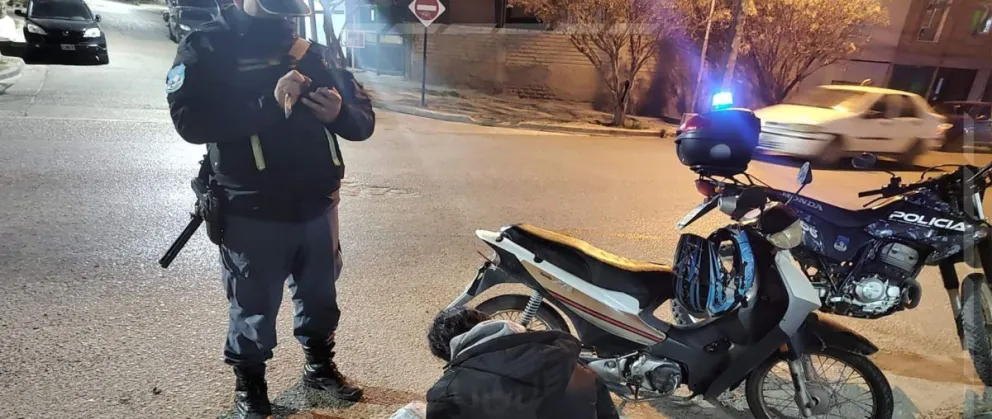 Detuvieron a un hombre con una moto robada tras una gran persecución 