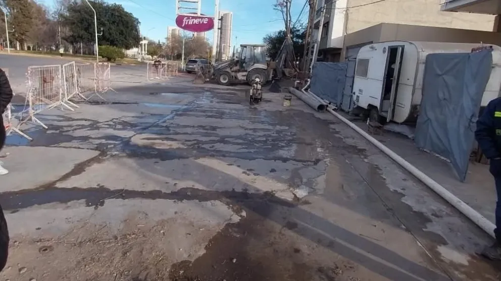 Finalizó la renovación del colector cloacal en la calle Mariano Moreno 