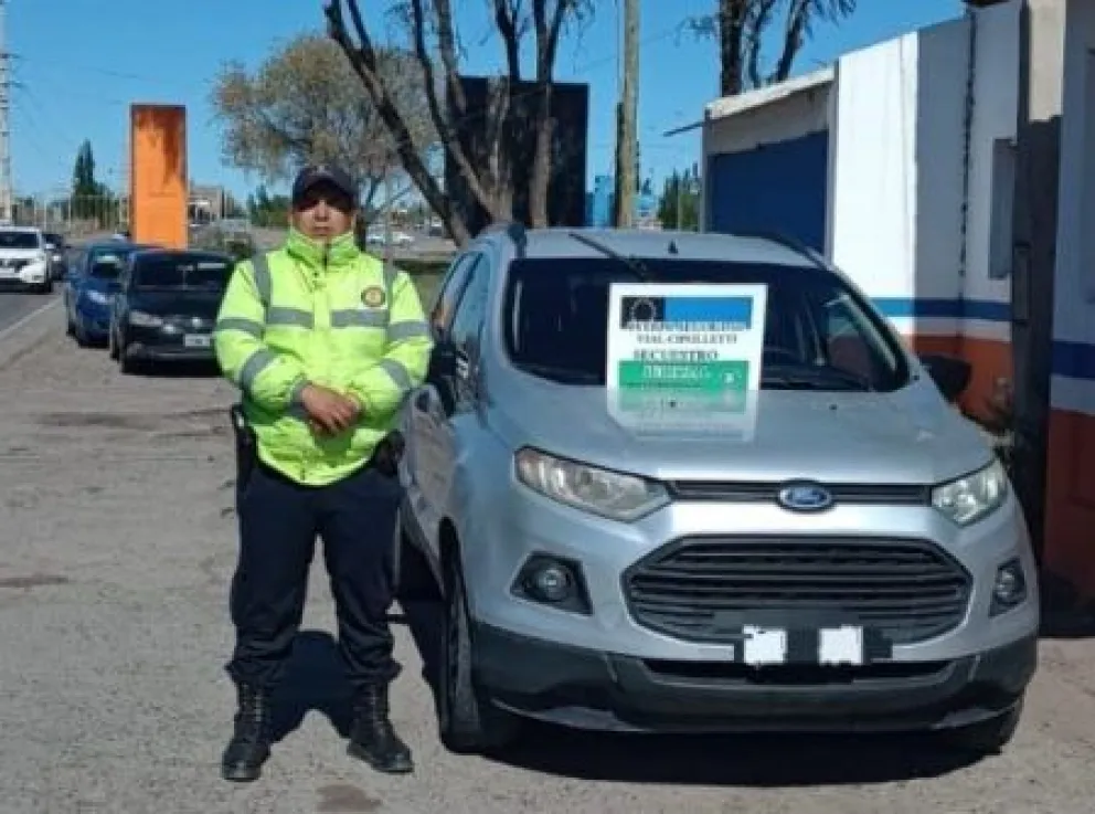 Tras una persecución virtual, recuperaron una camioneta robada en el centro