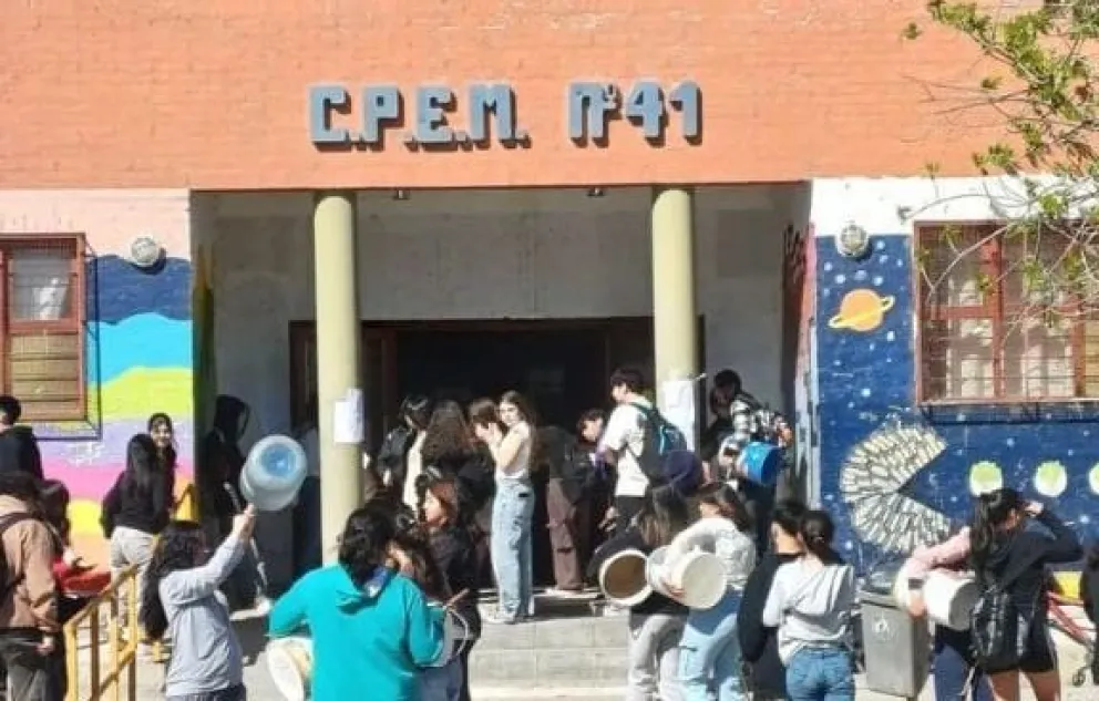 Estudiantes del CPEM N.º 41 se movilizan por denuncias de acoso sexual