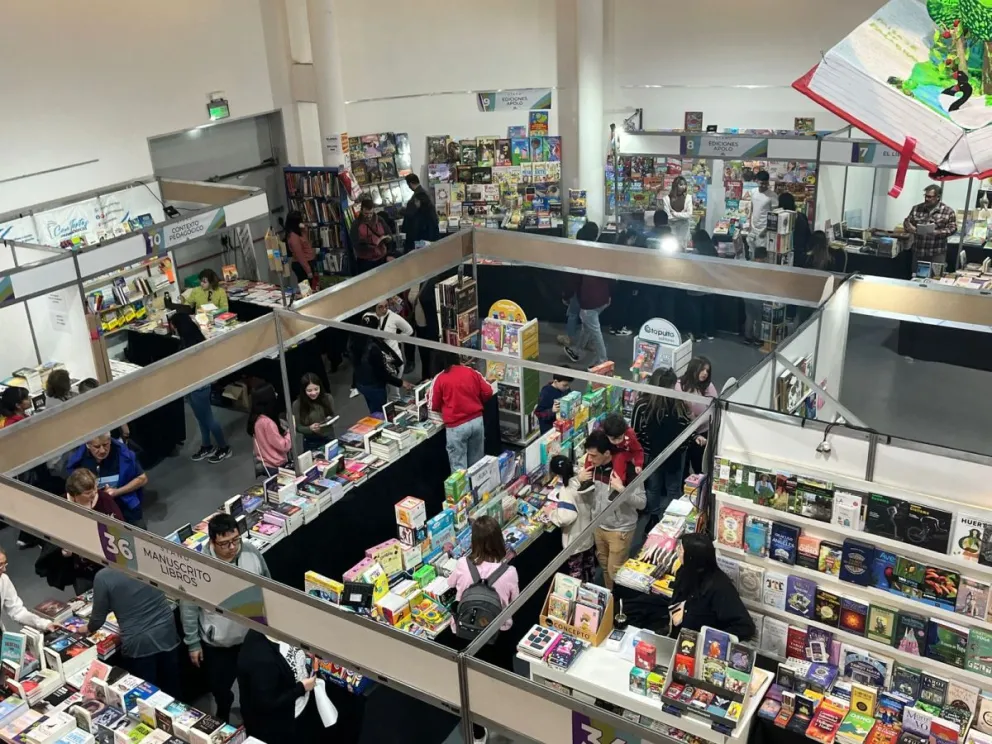 Último día para visitar la 19° Feria del Libro: el cierre de la noche estará a cargo de la Orquesta Sinfónica de Rock