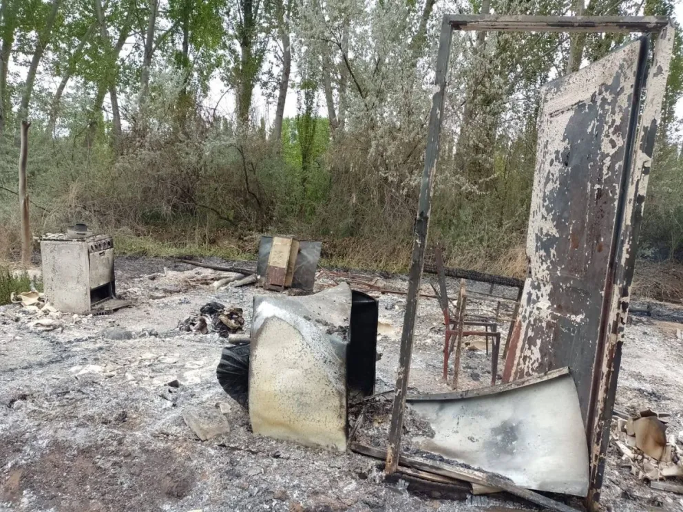 Se incendió su casa y perdieron todo: el pedido de ayuda de una madre y su hija 