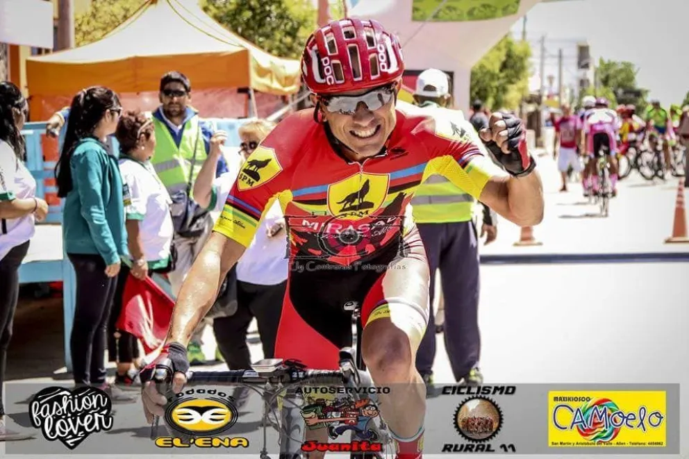 Un destacado ciclista fue asesinado de una cuchillada en el cuello