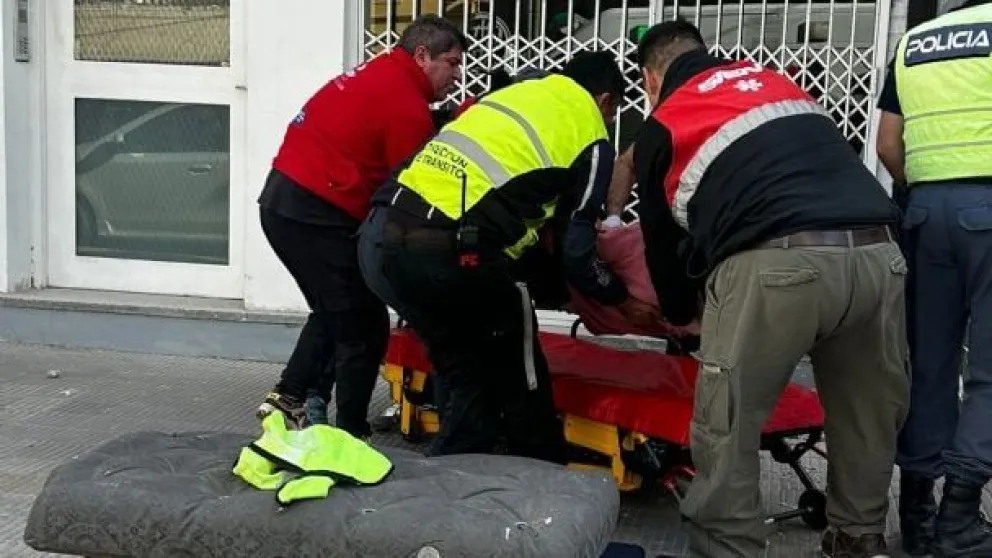 Grave accidente en una obra en construcción: un obrero cayó al vacío y sufrió fractura de fémur