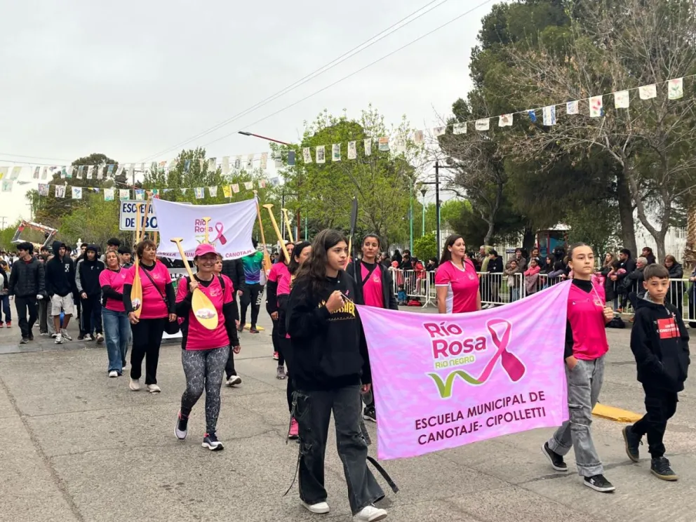 Remada rosa en la regata de los 3 ríos: una actividad para conmemorar la lucha contra el cáncer de mama 