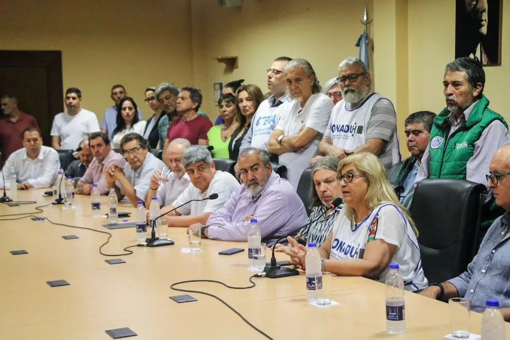 El Frente Sindical Universitario anunció un paro total en todo el país