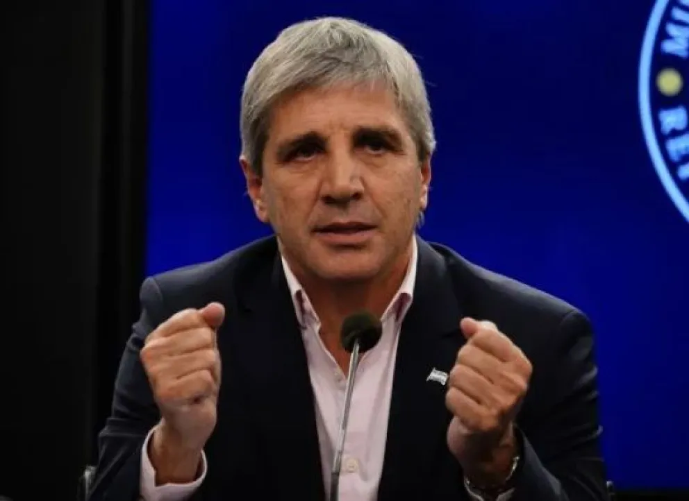Citaron a Caputo para que exponga el Presupuesto 2025 en Diputados 