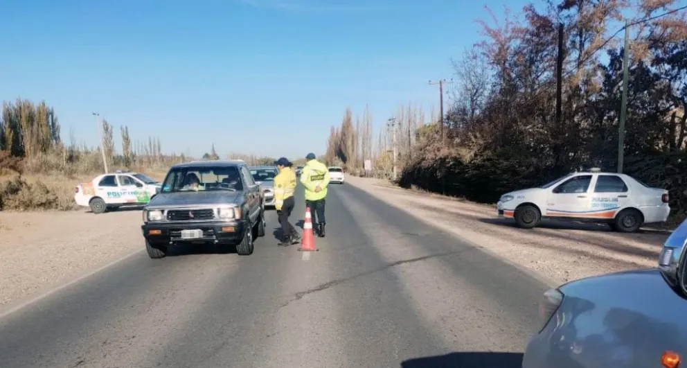Lo buscaban en Cipolletti, lo encontraron caminando en el Alto Valle