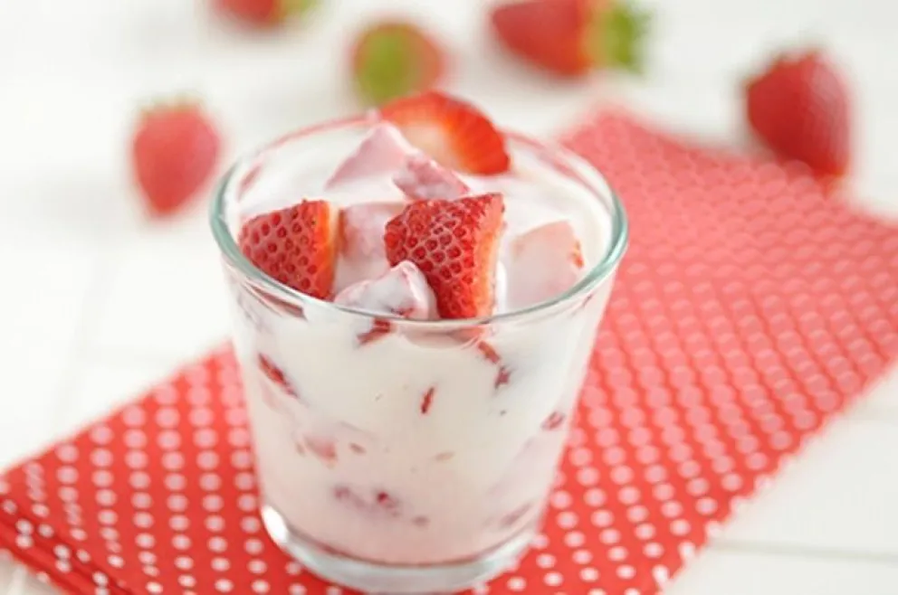 Cómo hacer yogur de frutillas casero: paso a paso
