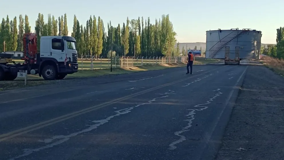 Transportan equipos a Vaca Muerta y hay demoras en el tránsito por la ruta 151