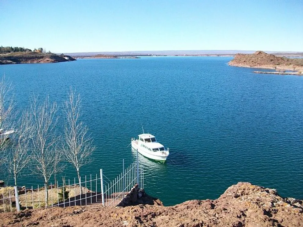 Vuelve el calor y se pone en marcha la temporada de control de floraciones algales en los lagos