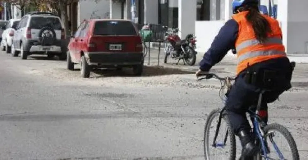 Tensión en la ciudad: jóvenes terminaron a los piedrazos en la zona céntrica