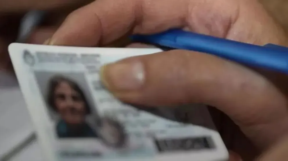 Cambios de domicilio, pasaportes y demoras en los DNI, entre las consultas más frecuentes. Foto archivo