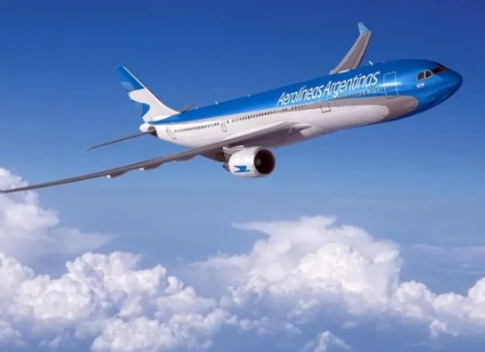 Milei asegura que si no logra privatizar Aerolíneas Argentinas se la entregará a sus empleados