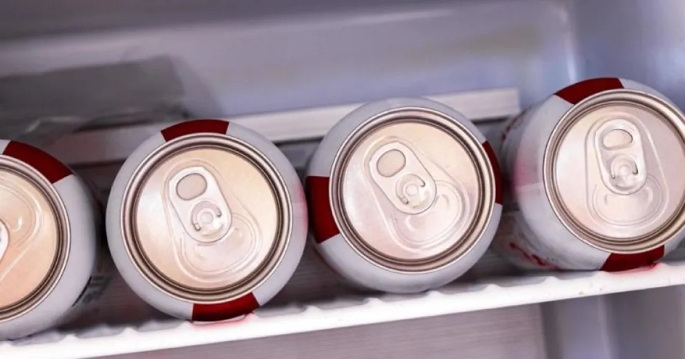 Se reveló cuál es el mejor truco para enfriar una lata de bebida en sólo 10 minutos