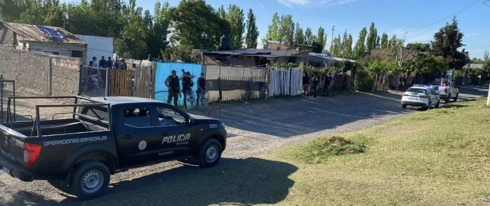 Un enfrentamiento vecinal en Puente 83 terminó con una casa incendiada