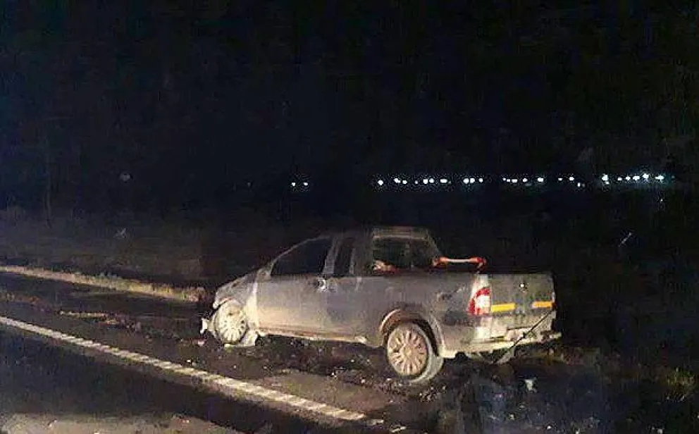 Ruta 22: volcó tras chocar contra el guardarraíl y terminó en el hospital
