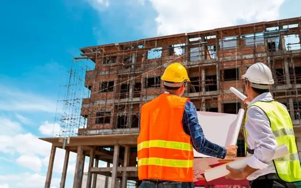 La economía mostró un leve avance mensual en agosto, pero acumuló una caída de 3,1% en el año