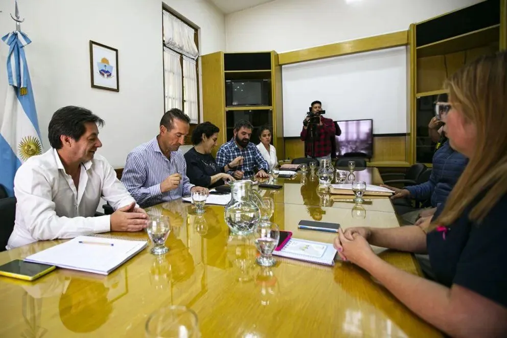 Paritarias: tres de los cuatro gremios estatales neuquinos aceptaron la propuesta del Gobierno para 2025
