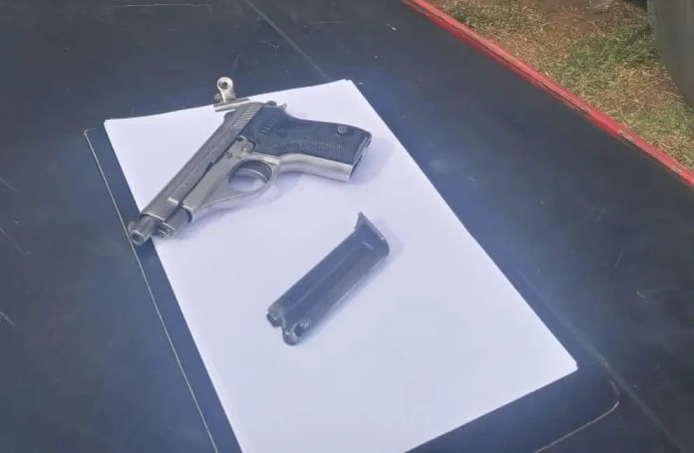 Detienen a una persona con un arma de fuego