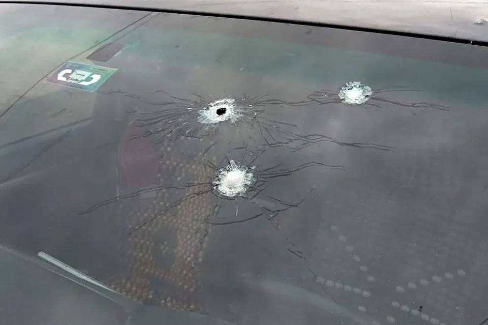 Terrible: le dispararon 14 veces a la camioneta donde estaba Evo Morales