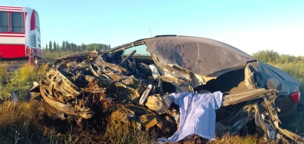 Murió una mujer en un accidente en la Ruta 22