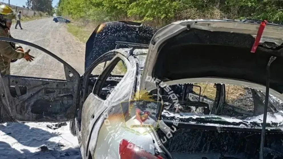 Hombre calcinado en un auto: la autopsia reveló que su cuerpo tenía un disparo