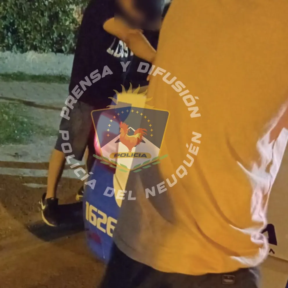 Caminaba tan inocente y atrás tenía todo un prontuario policial