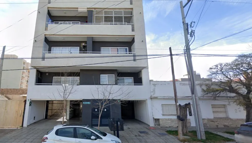 Dos hombres fueron detenidos intentando ingresar al estacionamiento de un edificio