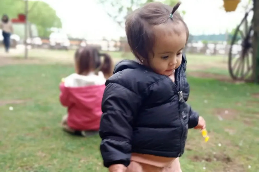 Filippa es una beba de 15 meses que necesita ayuda para realizar estudios médicos