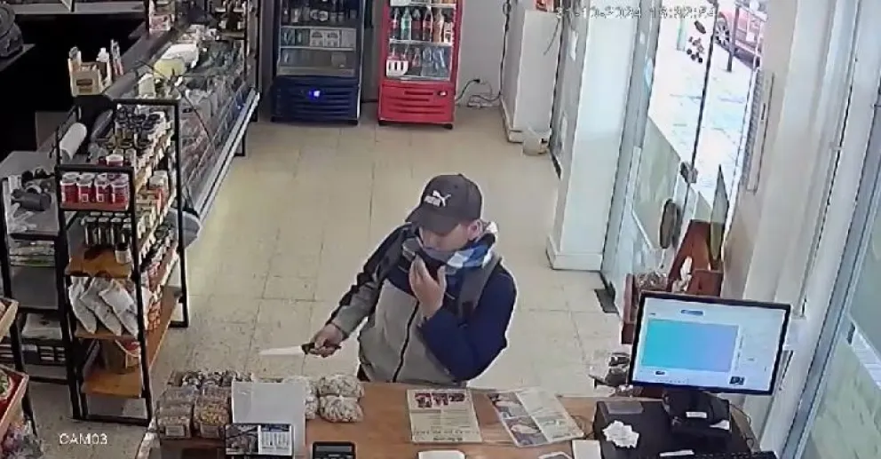 Con un cuchillo en la mano, una empleada frustró el robo en su comercio y ahuyento al ladrón