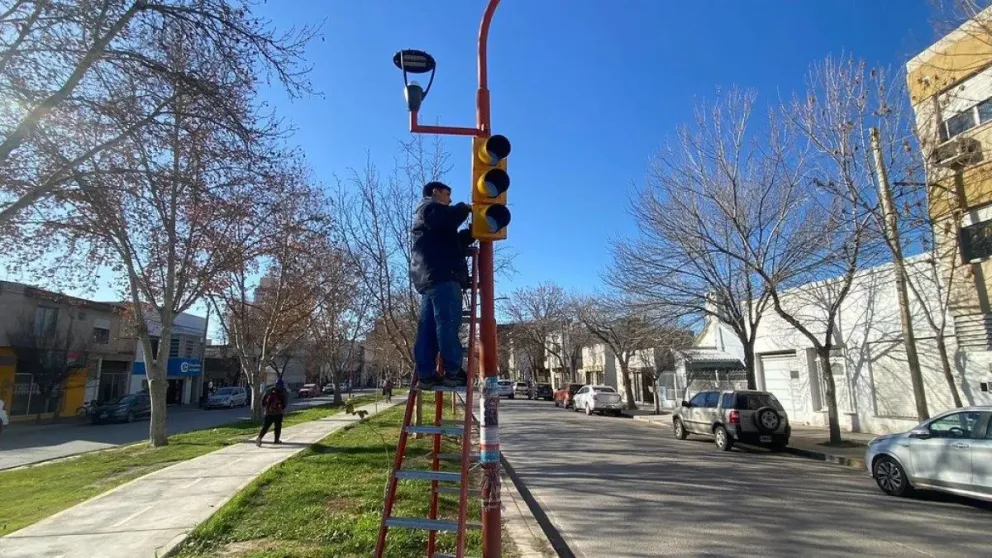 Fotomultas: desde hoy se cobran las infracciones por cruzar el semáforo en rojo en Cipolletti 