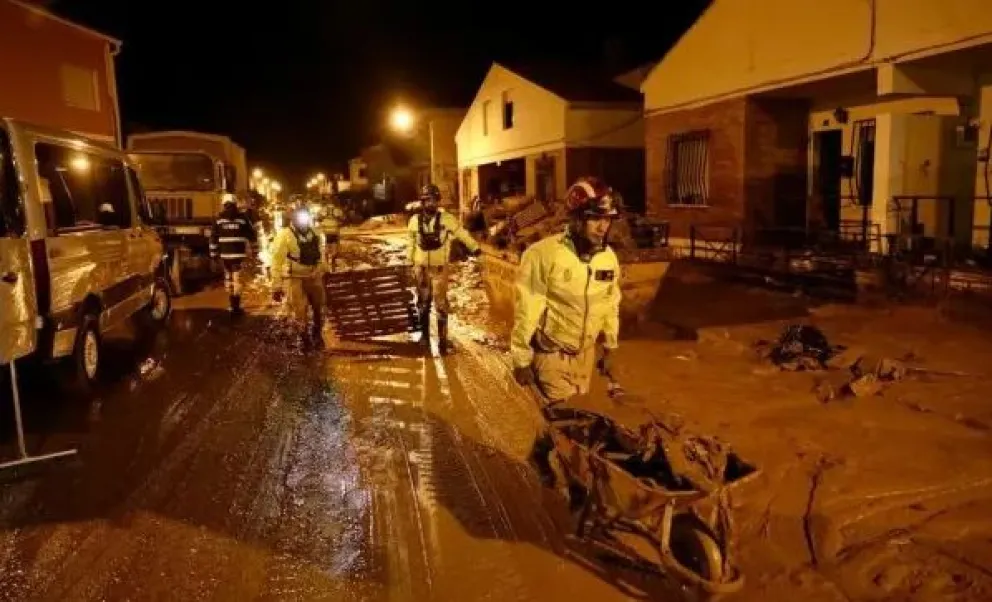 Inundaciones en Valencia: reportan más de 200 muertos y comenzaron a producirse saqueos