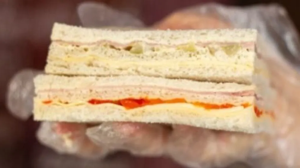 Un local regala 600 unidades de sándwiches en Cipolletti 