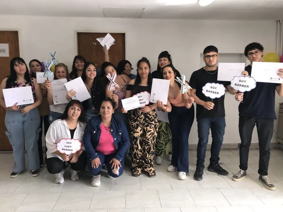 Entrega de certificados en Costa Norte: 22 vecinos se preparan para el oficio de barbería  