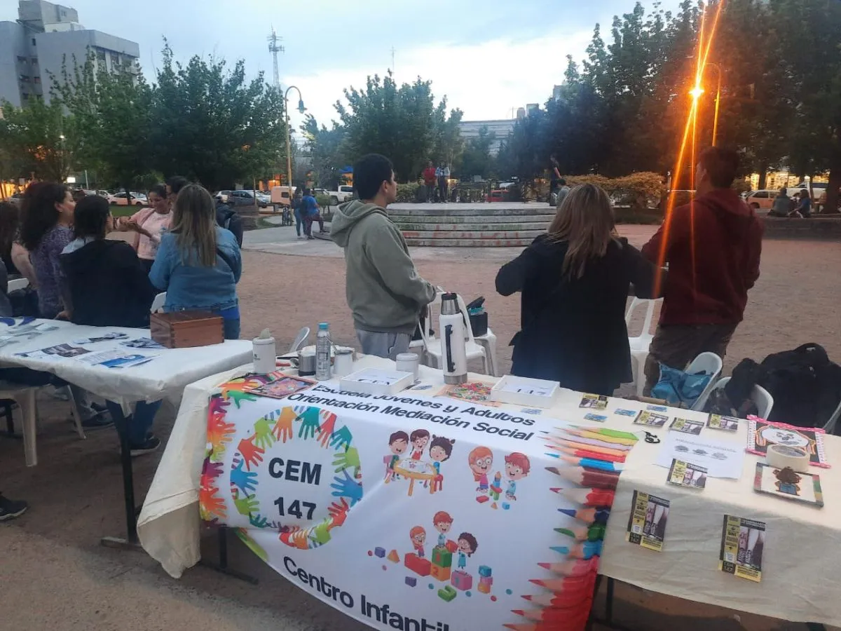 Jornada de Escuelas para Adultos en la Plaza San Mart&iacute;n en Cipolletti