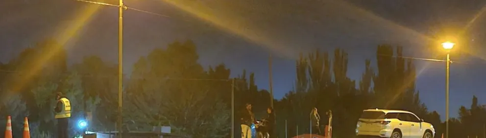 Grave accidente en la Ruta 151: dos motociclistas resultaron heridos al chocar con una camioneta