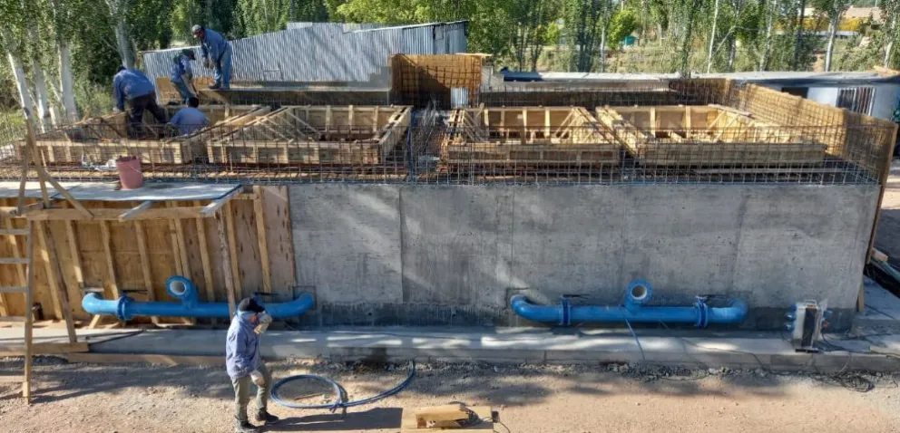 Habrá baja presión de agua en los barrios del este de la ciudad por trabajos de conexión a la planta