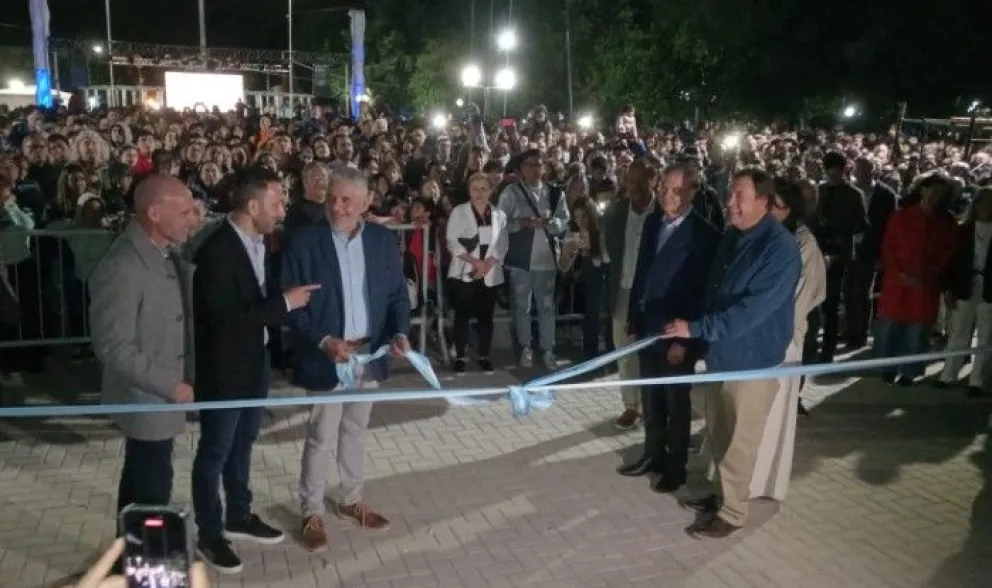 Una multitud cantó la llegada de los 100 años de Regina y homenajeó a los primeros pobladores