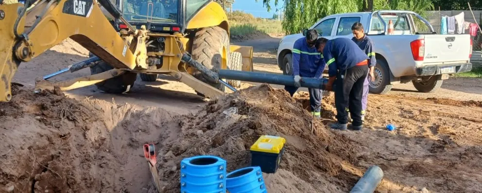 Avanza la obra de extensión de cañería que beneficiará a vecinos del Alto Valle
