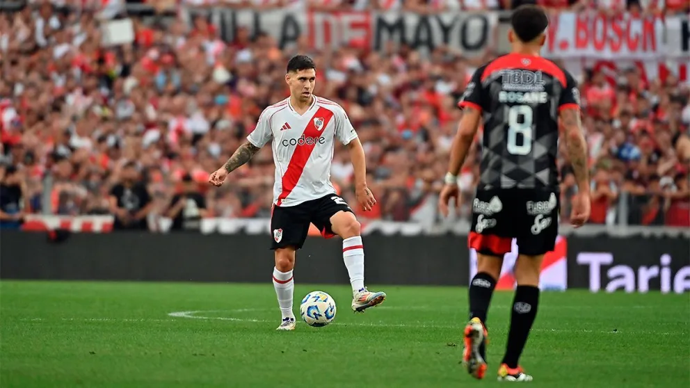 River goleó a Barracas Central y sigue en la lucha por el título