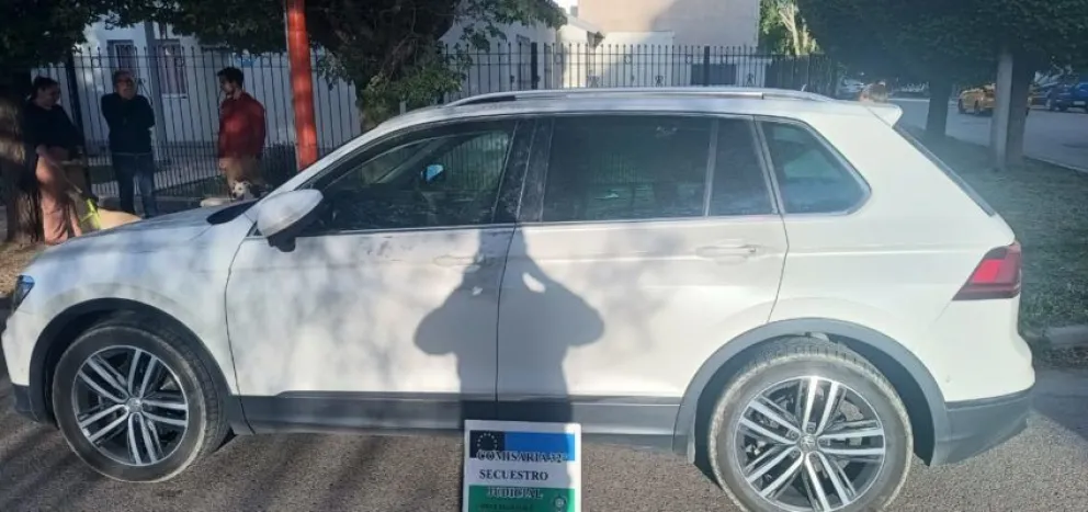 Robaron y abandonaron una camioneta en la ciudad 