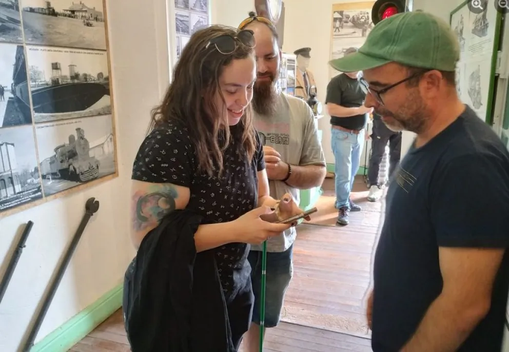 Una visita sorpresiva: la tataranieta de Cesar Cipolletti recorrió las calles de la ciudad