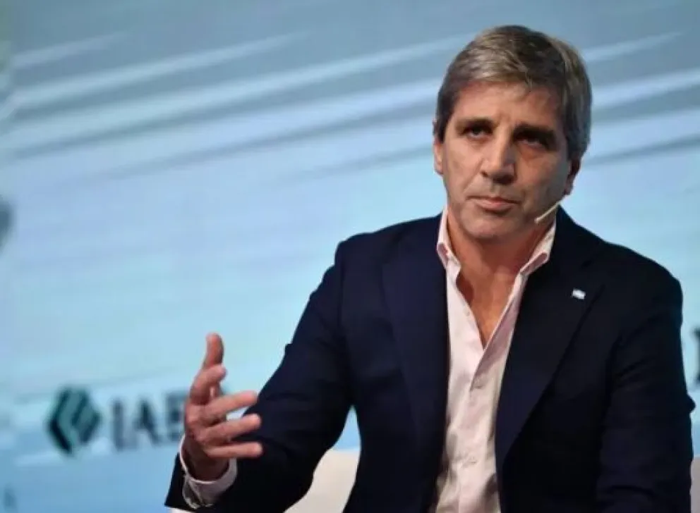 Caputo habló sobre la economía argentina: "El año que viene se va a salir del cepo al dólar"