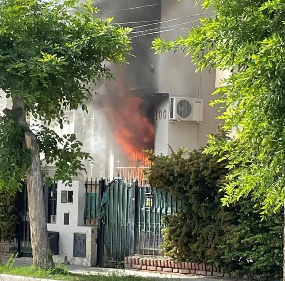 Cuál es el estado de salud del hombre rescatado de un incendio está mañana 
