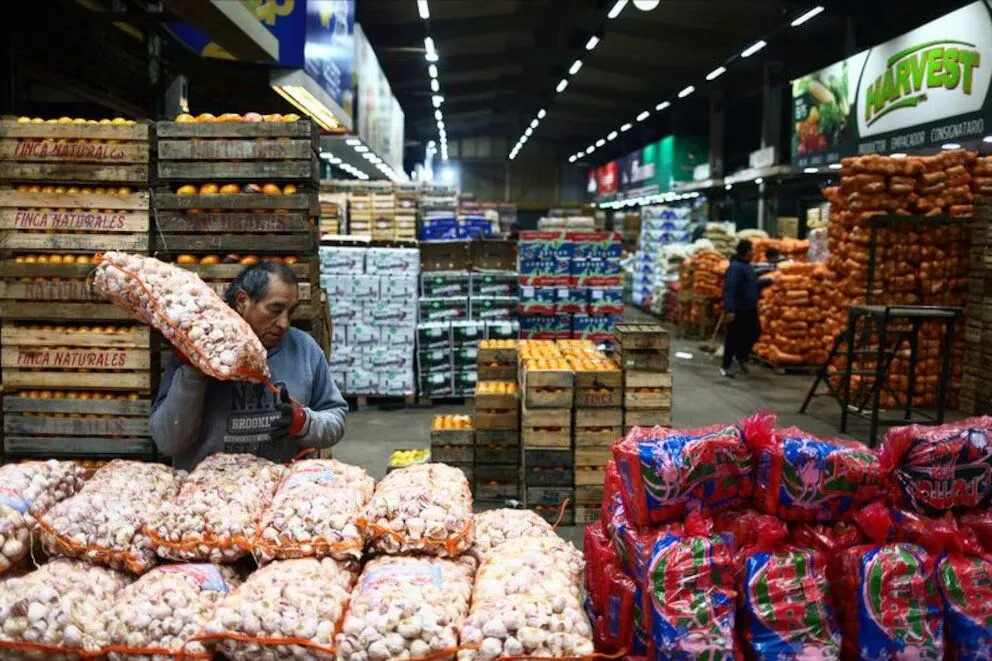 La canasta básica aumentó 2,3% en octubre: cuánto necesitó una familia para no ser pobre