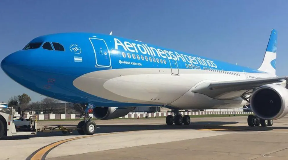 Aerolíneas Argentinas y los sindicatos firmaron un acuerdo con mejoras salariales y cambios laborales