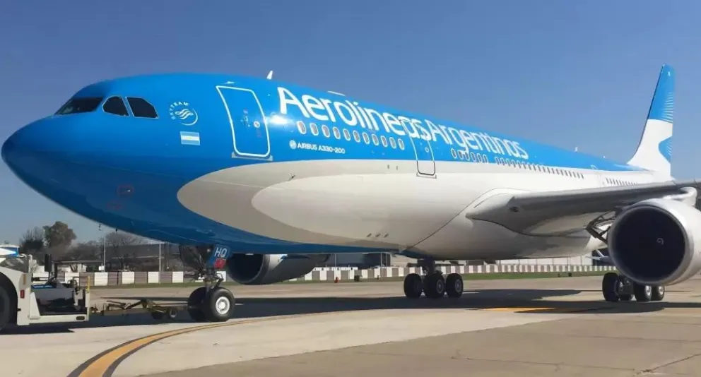 Milei sobre Aerolíneas Argentinas: "O se cierra o se privatiza"